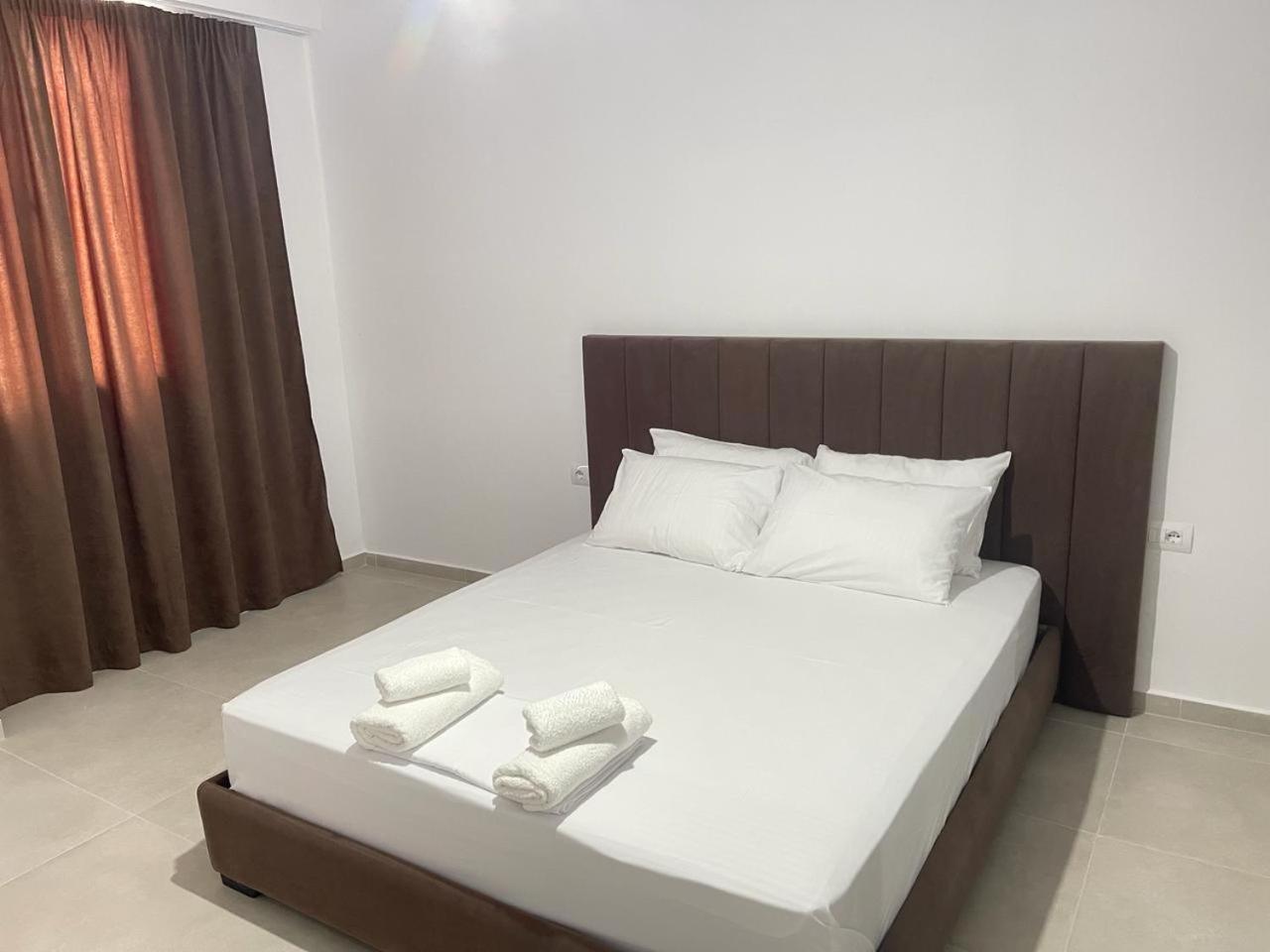 Sunrose Residences Sarande Bagian luar foto
