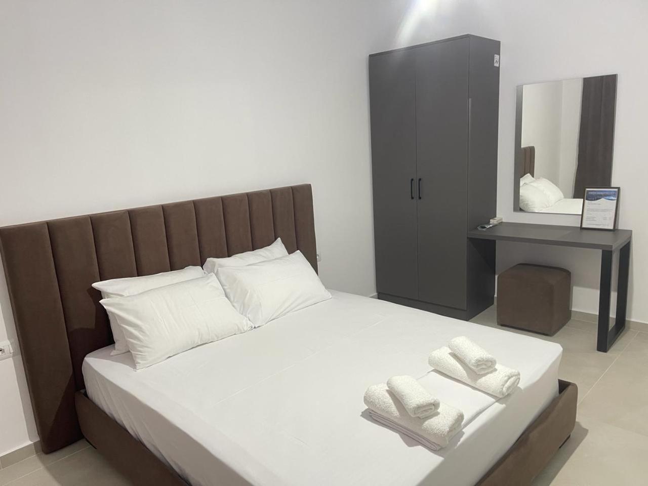 Sunrose Residences Sarande Bagian luar foto
