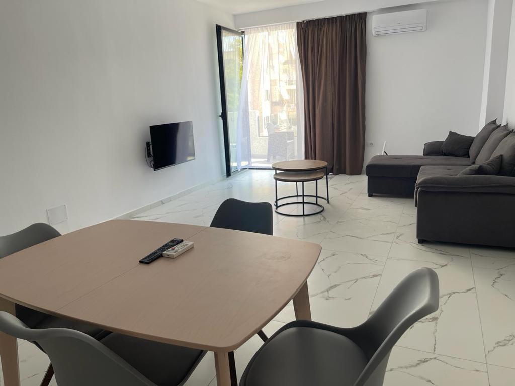 Sunrose Residences Sarande Bagian luar foto