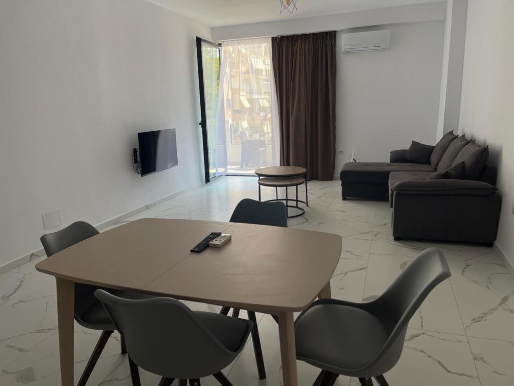 Sunrose Residences Sarande Bagian luar foto