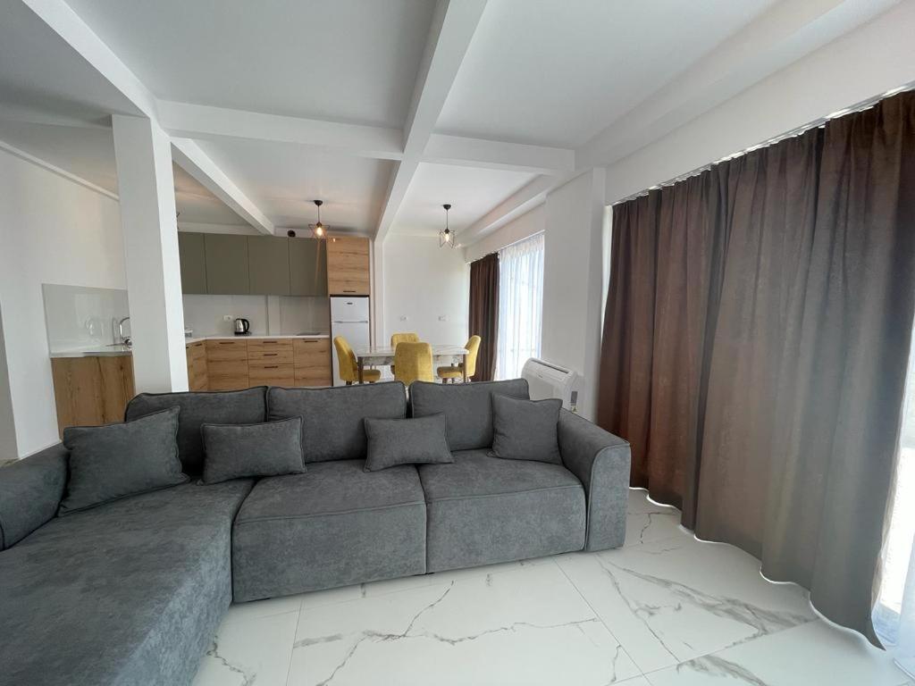 Sunrose Residences Sarande Bagian luar foto