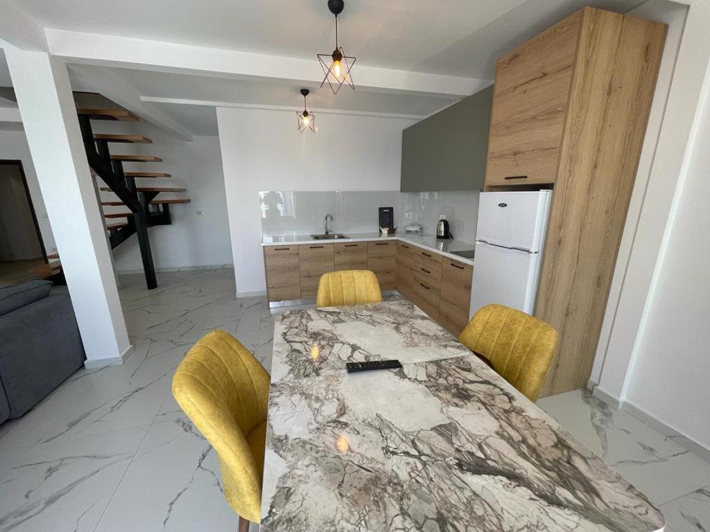Sunrose Residences Sarande Bagian luar foto