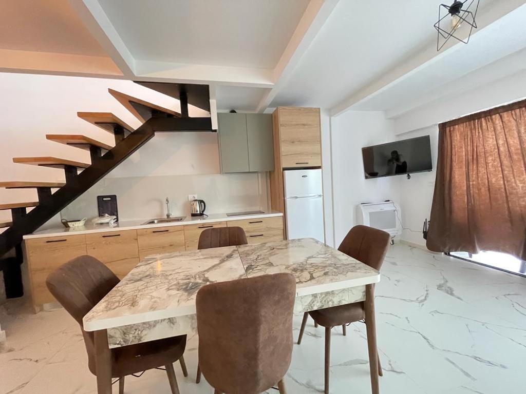 Sunrose Residences Sarande Bagian luar foto