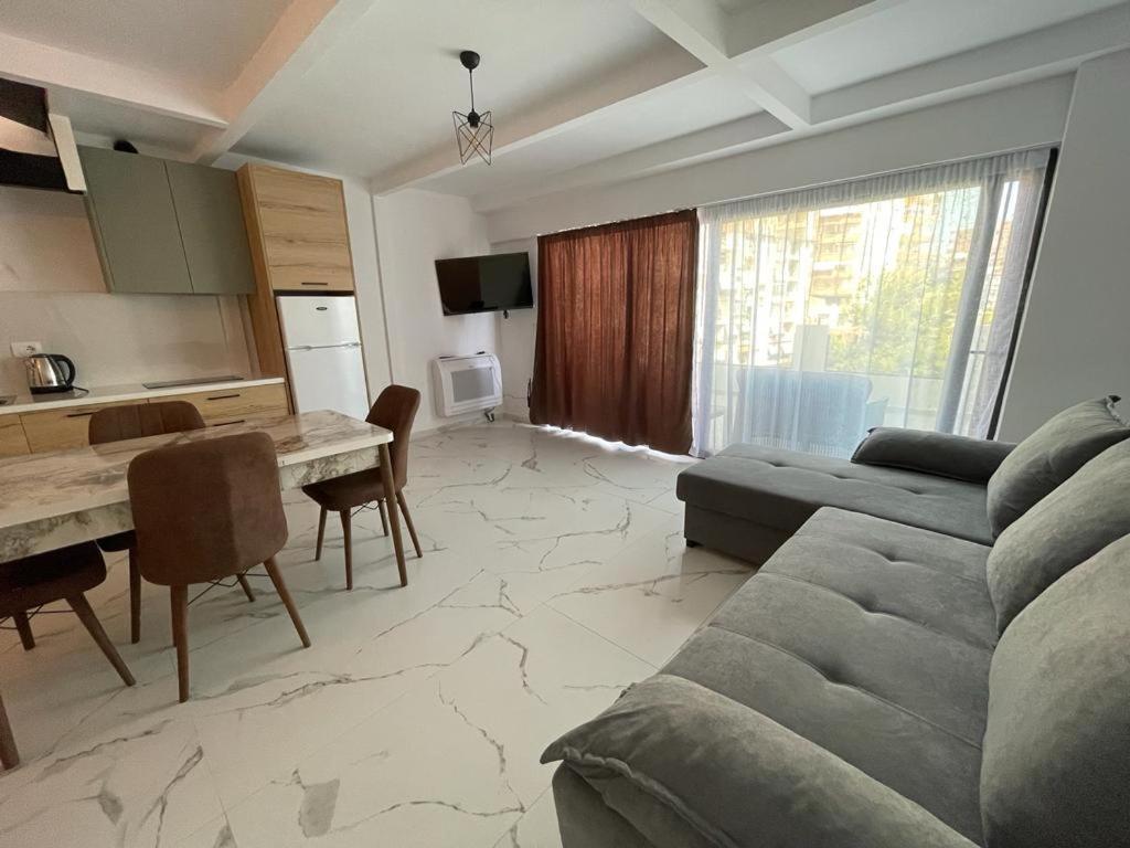 Sunrose Residences Sarande Bagian luar foto